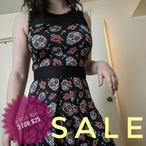 ✓ HOT TOPIC Sleeveless Skull Cross and Rose Dress
